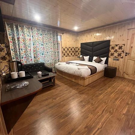 Pine Palace Resort Pahalgam Exterior photo