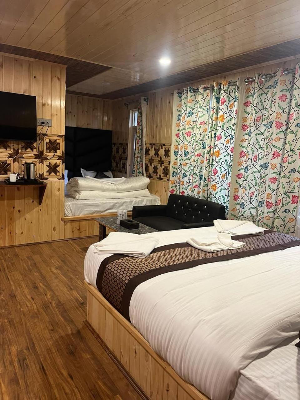 Pine Palace Resort Pahalgam Exterior photo